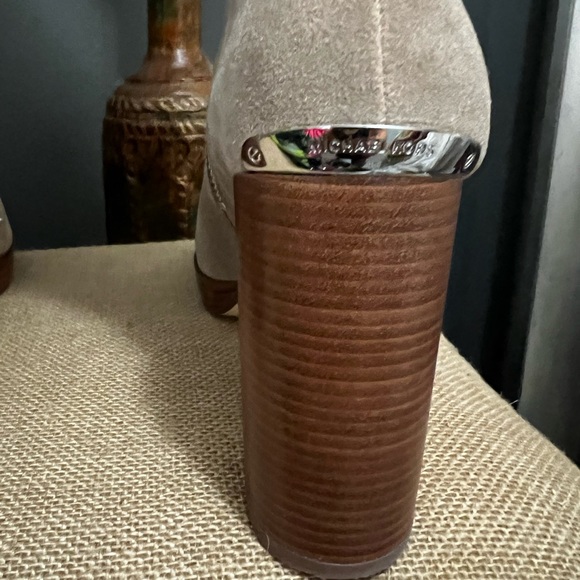 Gorgeous Michael Kors tall boots - Picture 3 of 4